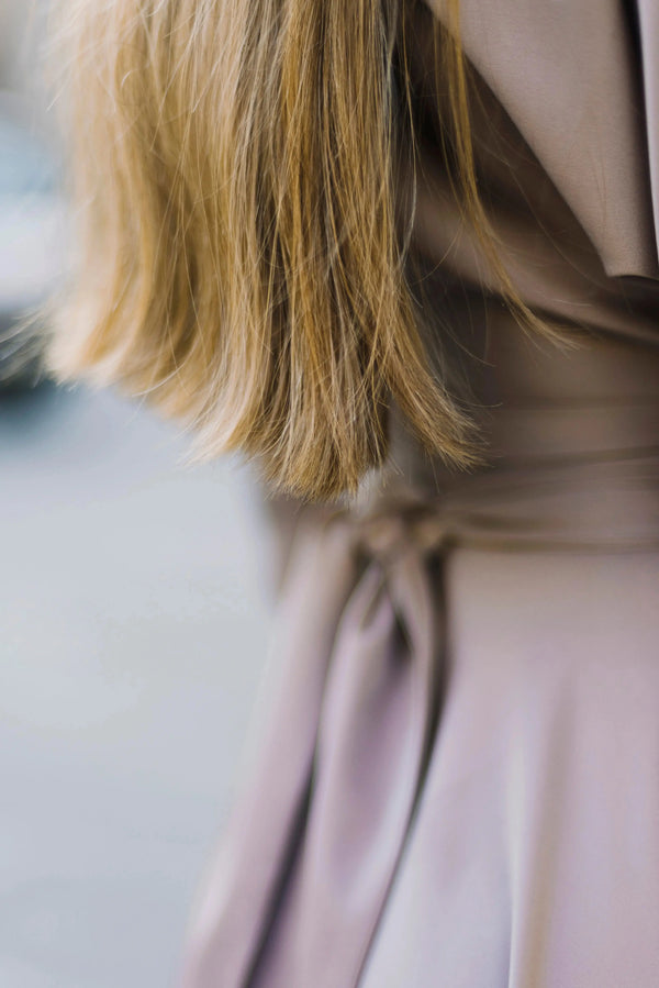 Long glossy healthy blonde hair outdoors in natural light - 7 signs your hair is healthy and how silk pillowcases support long-term hair health